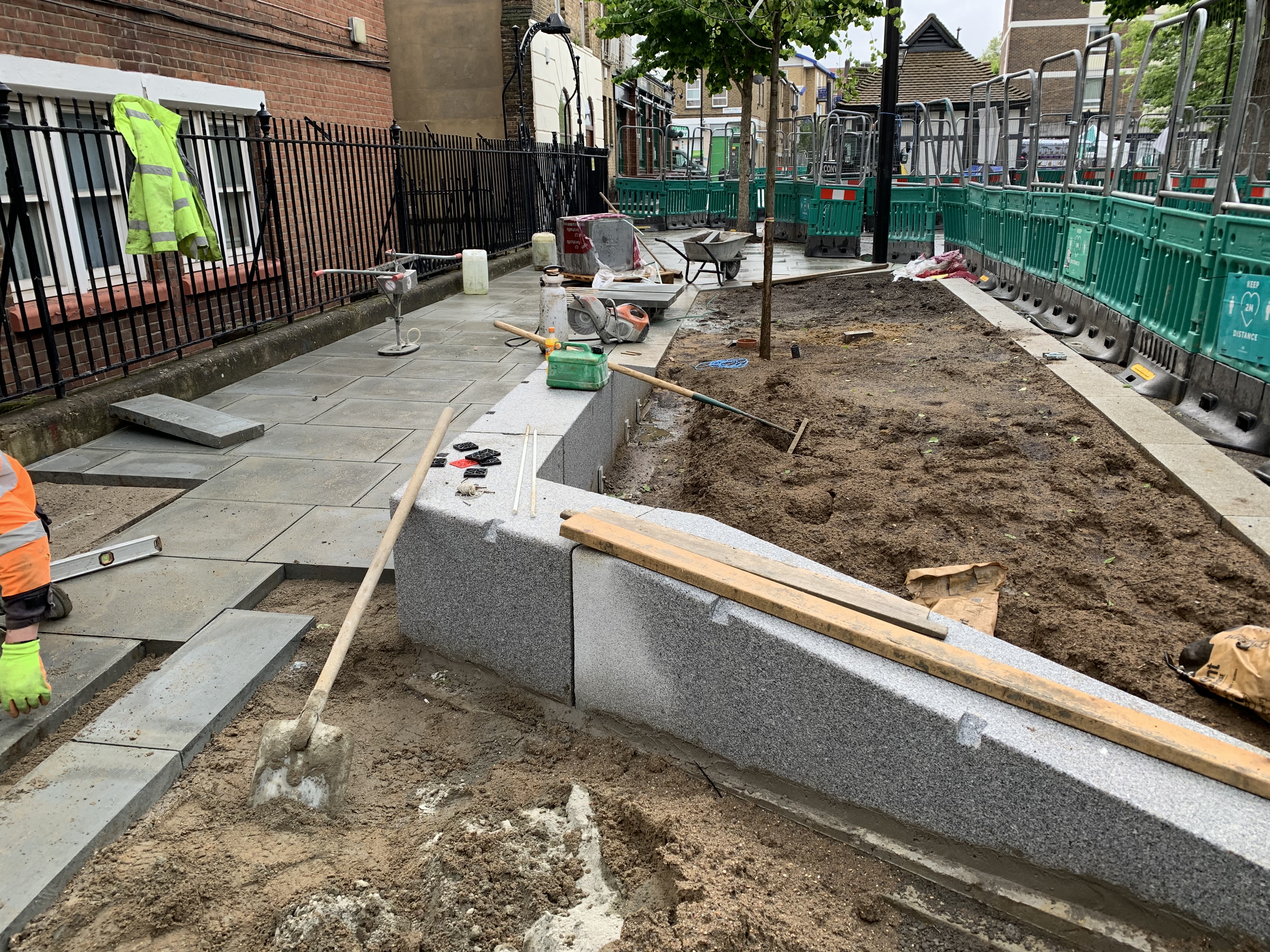 /files/library/images/Case studies/Term Maintenance/Phase 2 Rain Garden seating Outside Morris House towards Church Street 1.JPG